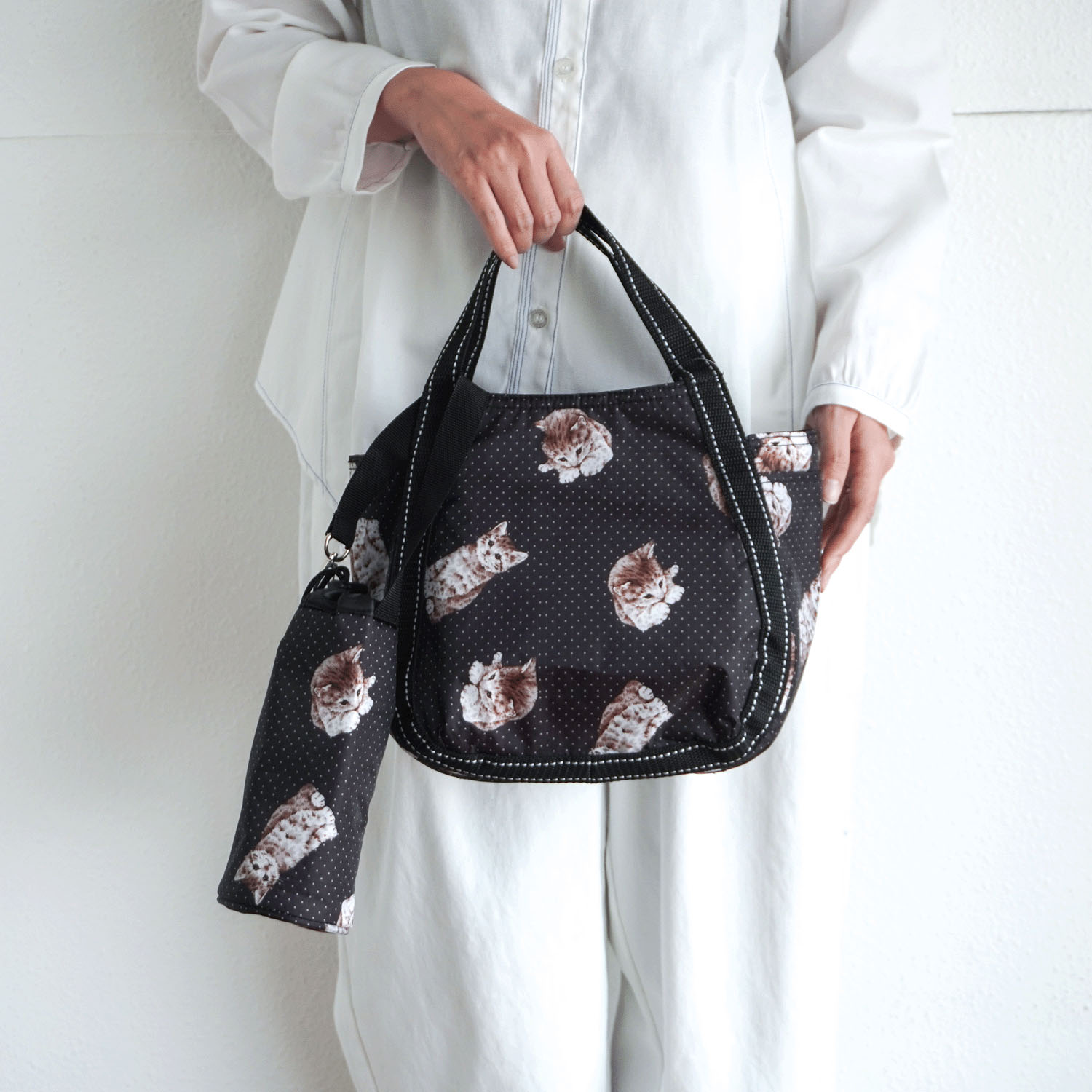 【エトワール先行販売】保冷ドット猫柄ボトル付きバッグ バルーン小 - 画像2