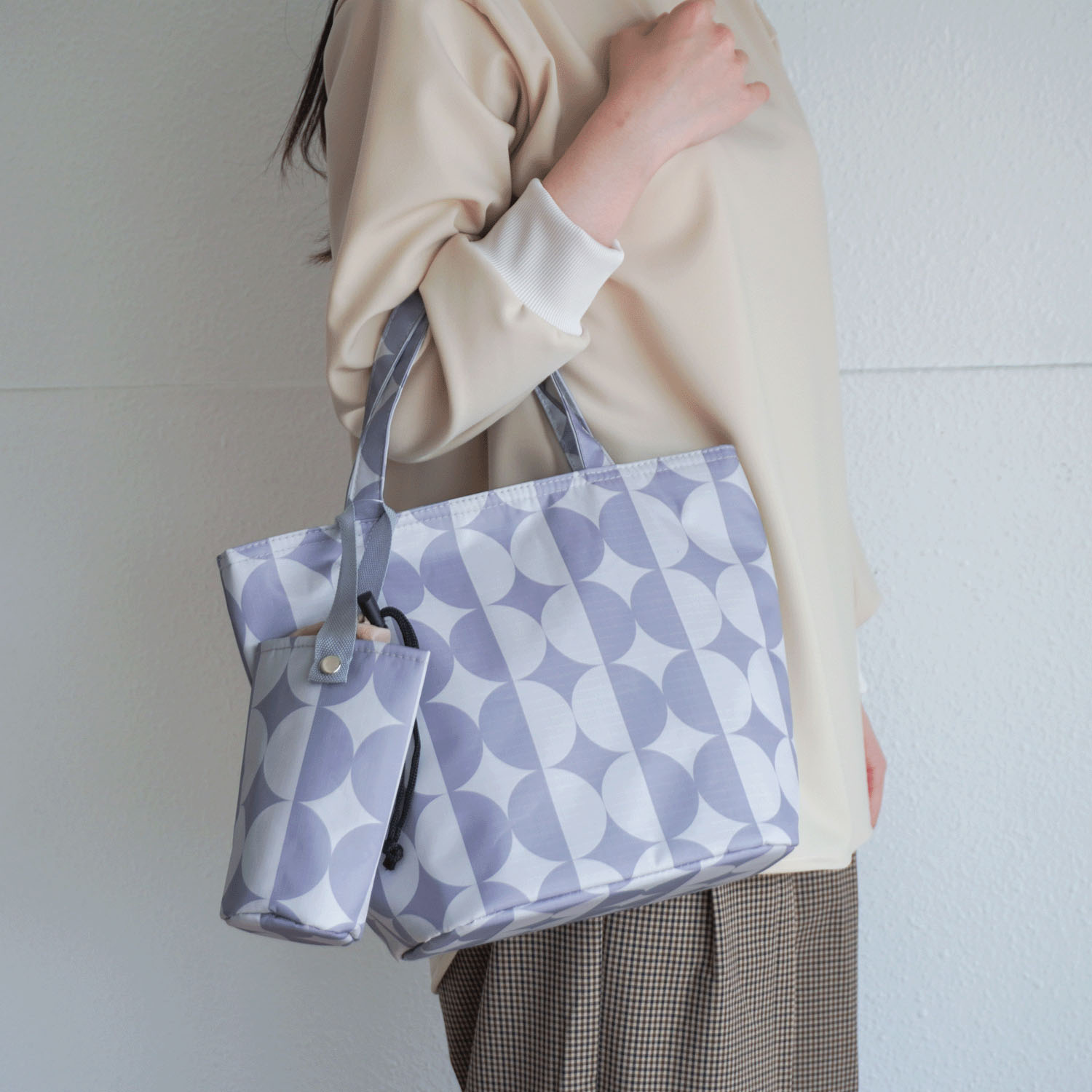 【エトワール別注柄】ドット柄保冷ボトル付バッグ - 画像1