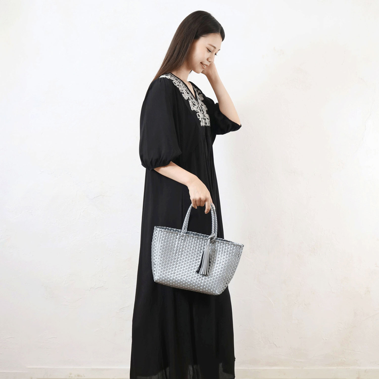 【在庫限りで終了】タッセル付メルカドバッグ