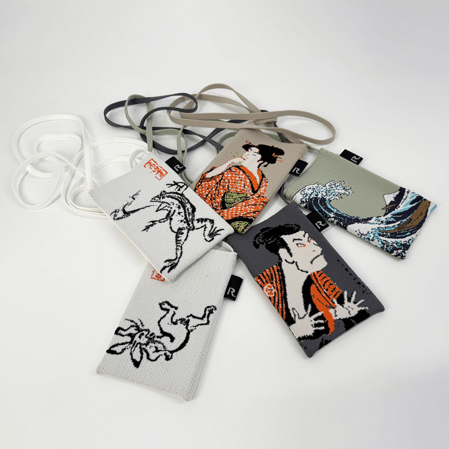 ルートート アート柄サコッシュ