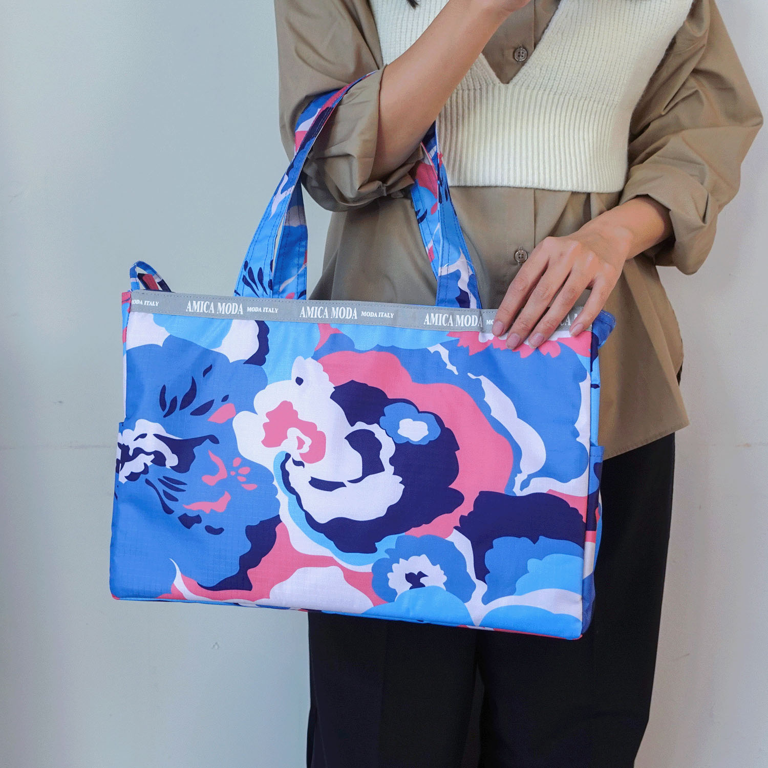 【エトワール別注柄】アートフラワー柄保冷BOX型トートバッグ - 画像1