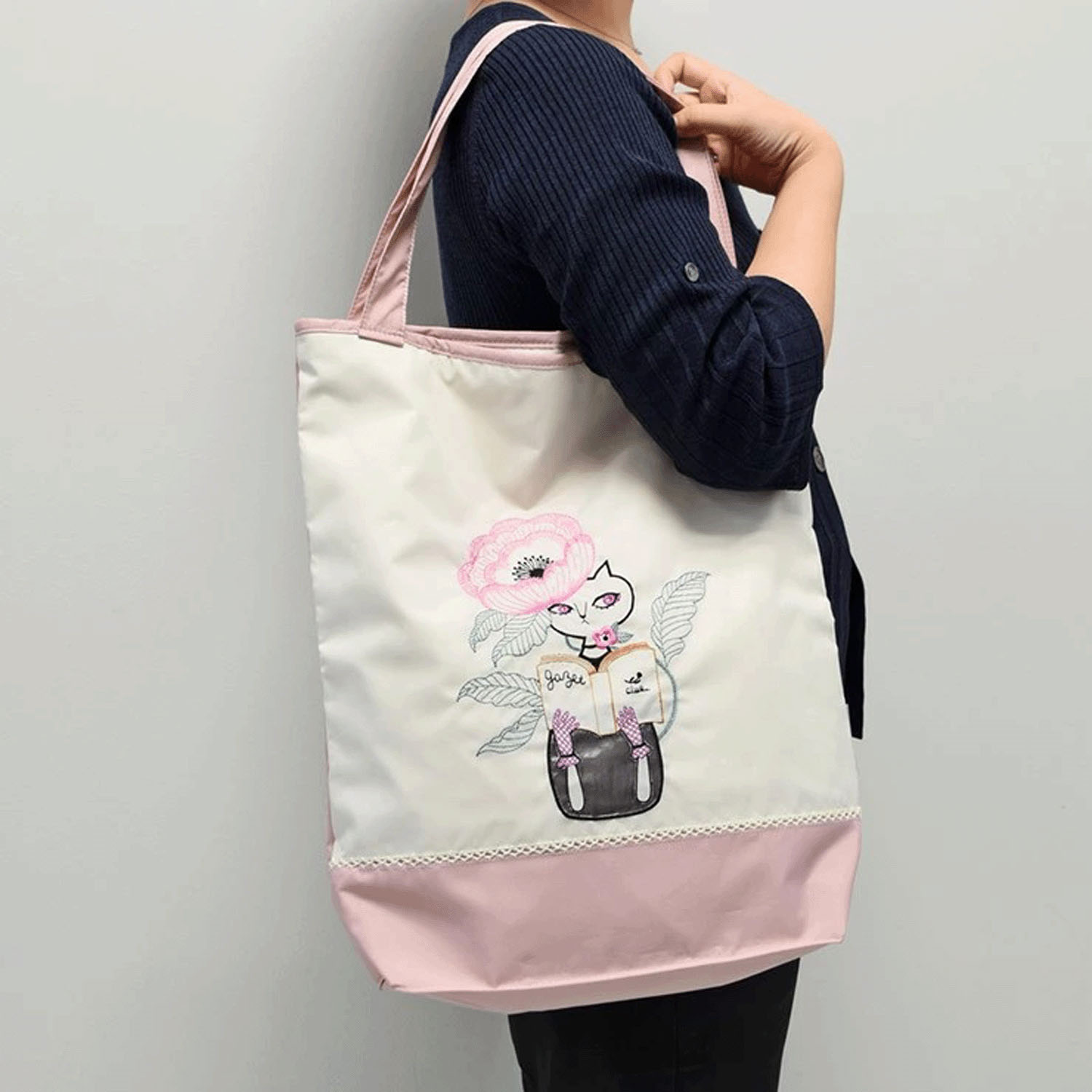 上村久美 gazet  「 clue． ネコ刺繍 防水・撥水トートバッグ 」 - 画像1