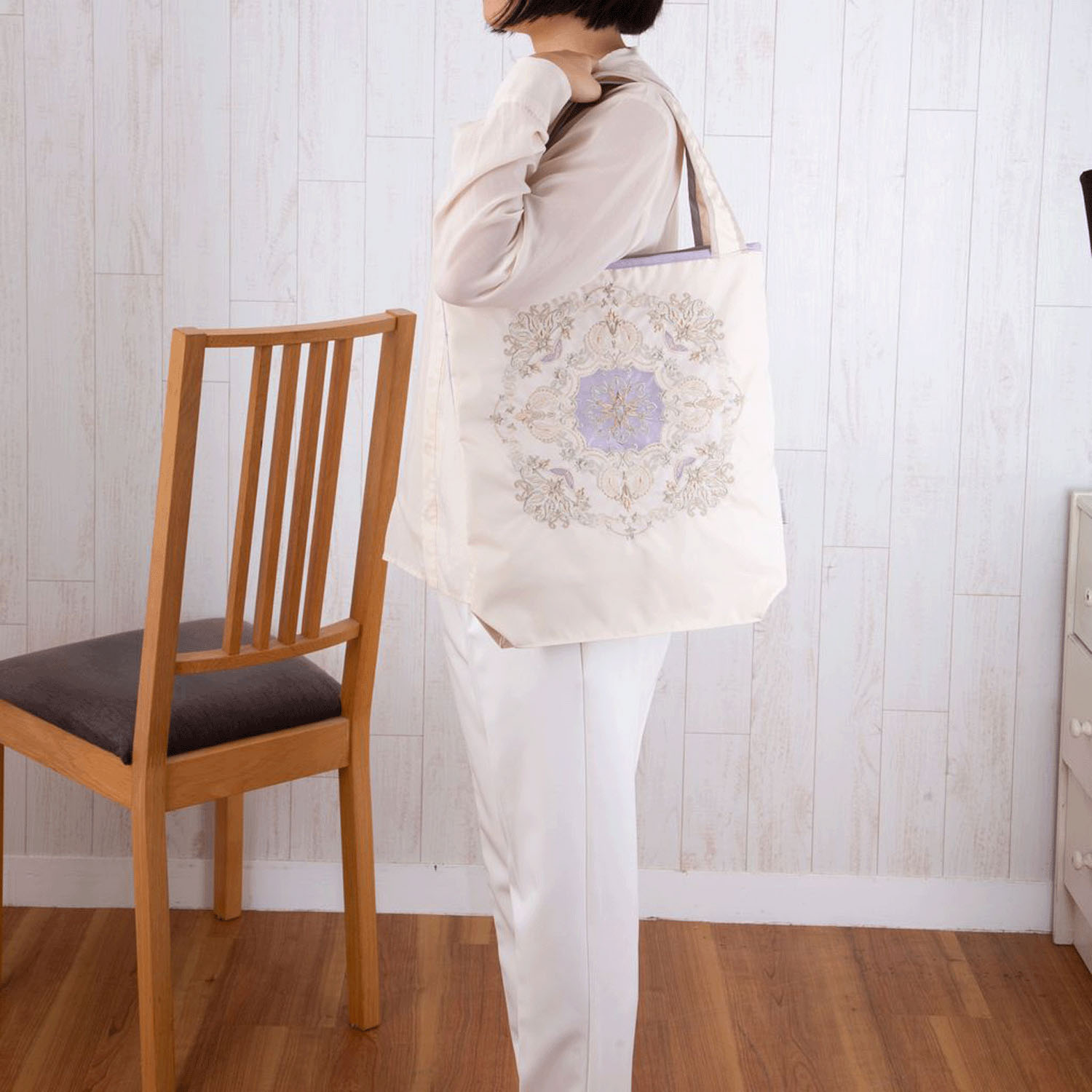 ダマスクオーガンジー刺繍 防水・撥水トートバッグ - 画像2