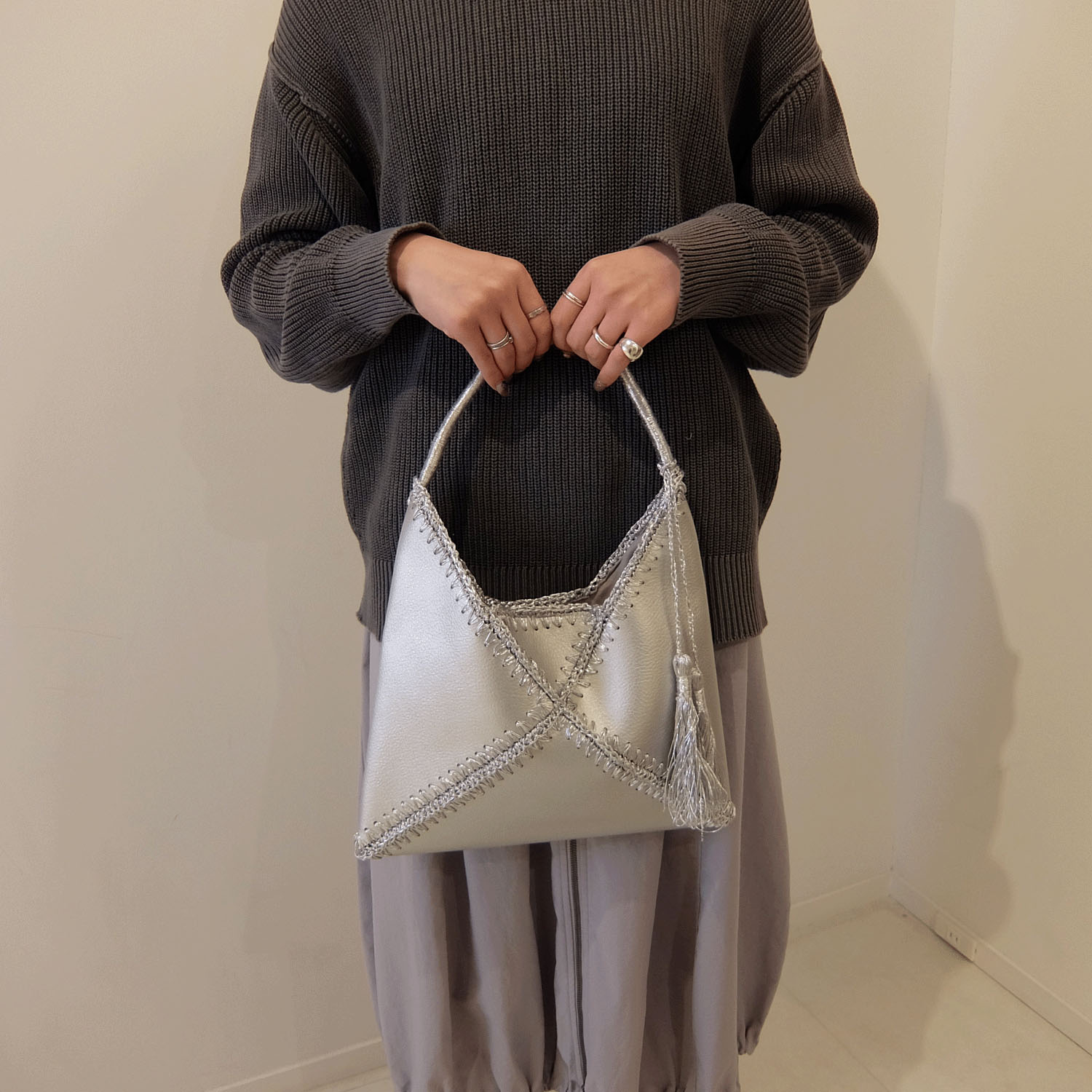 メタリックトライアングル型ワンショルダーバッグ - 画像1