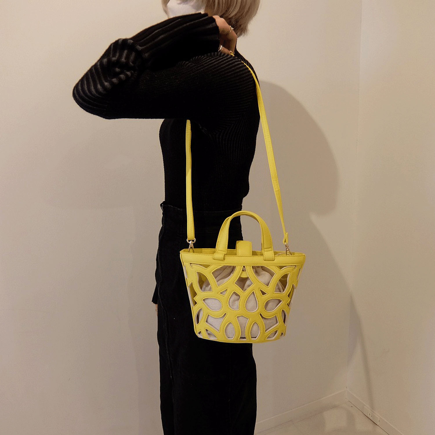 カットワーク2WAYバッグ - 画像1