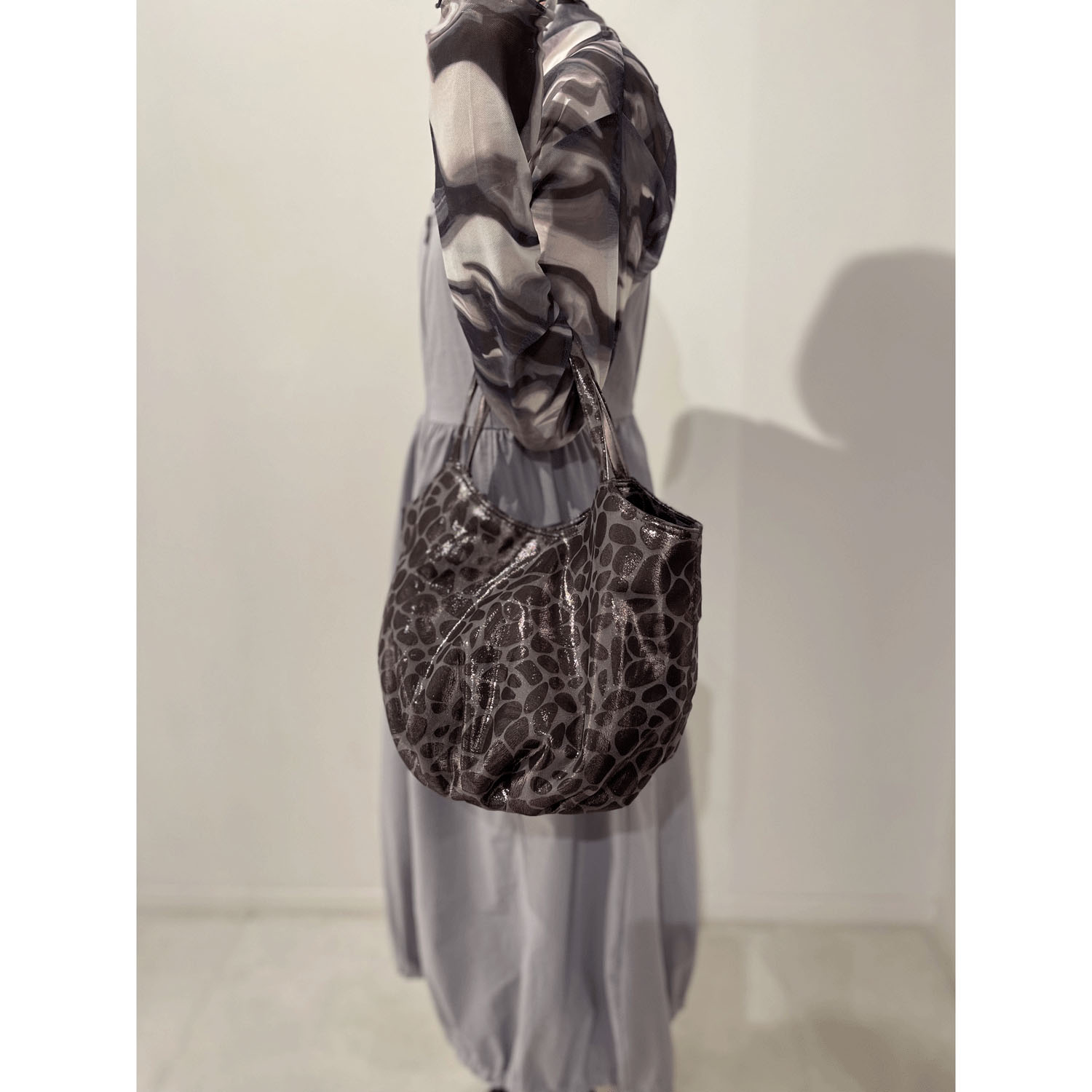 ジラフ柄トートバッグ - 画像1