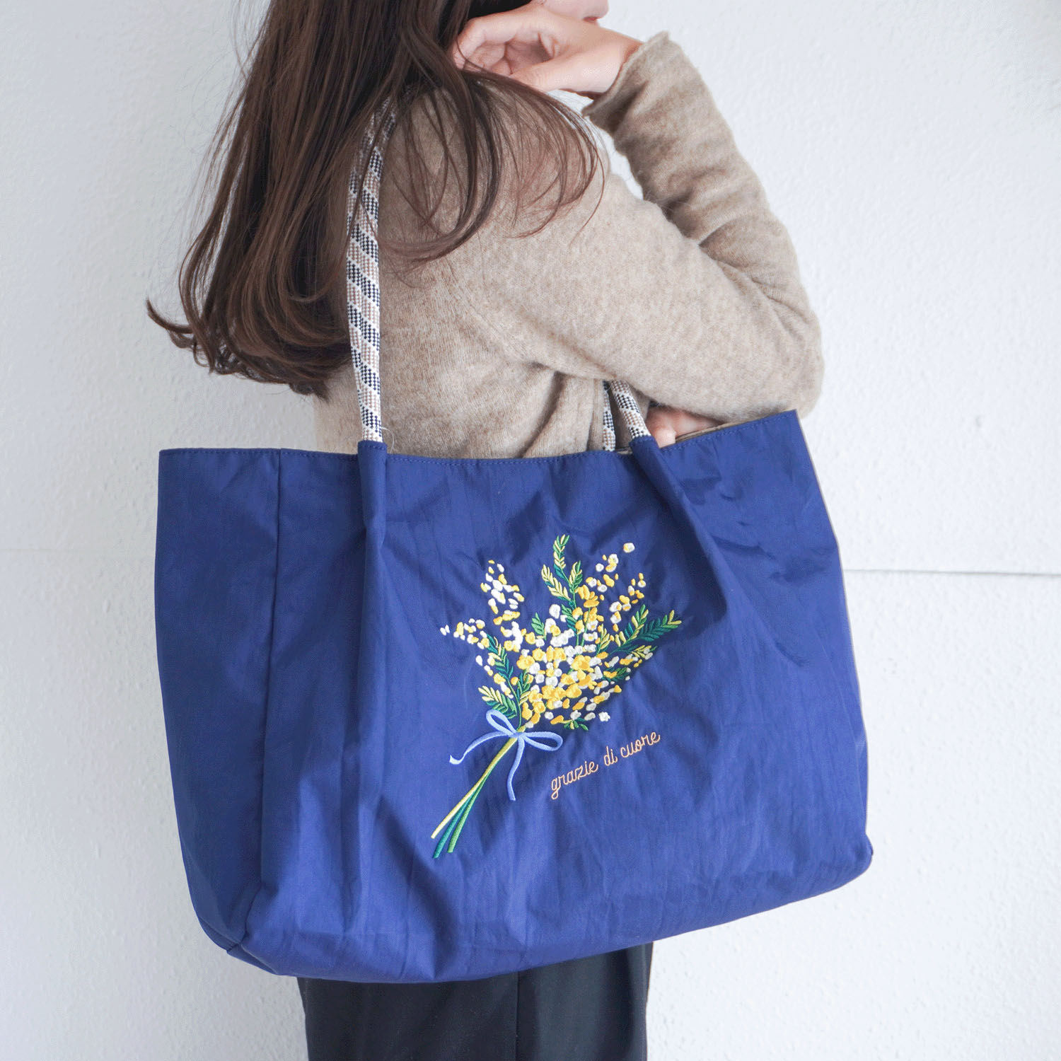 【エトワールオリジナル】フラワー刺繍トートバッグ - 画像1