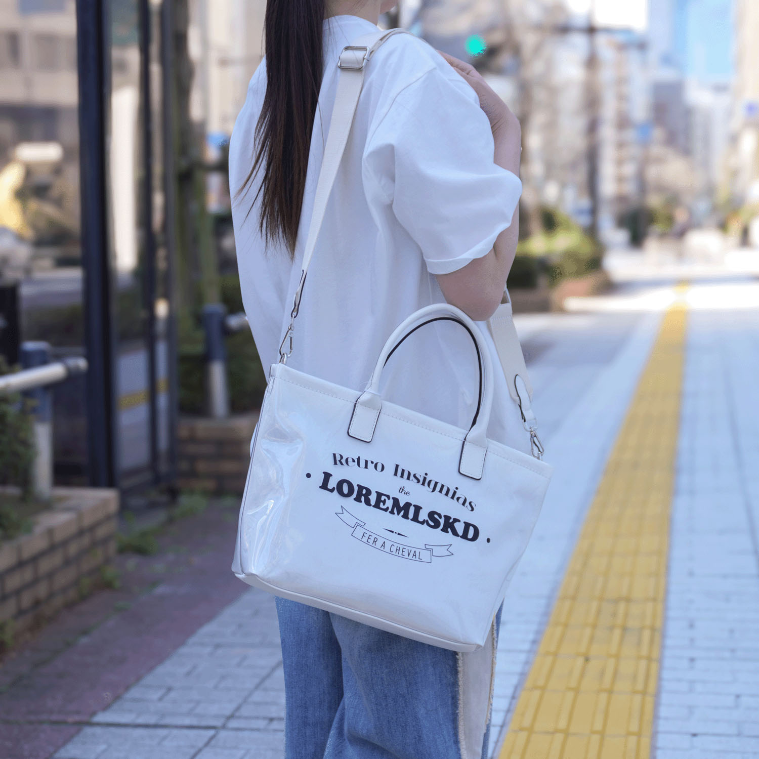 PVCロゴトートバッグ - 画像1