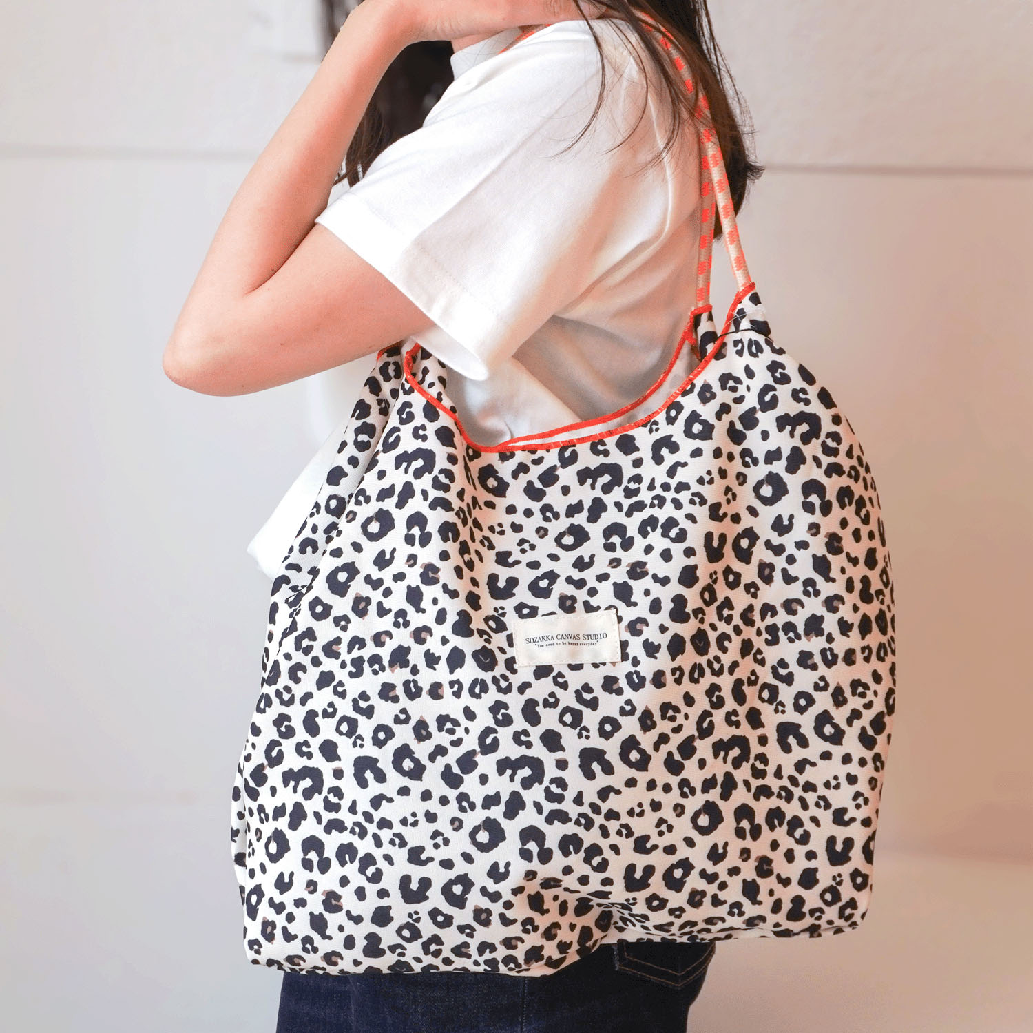 【72－00と82－00はエトワール別注柄】プリント2WAYバッグ - 画像2