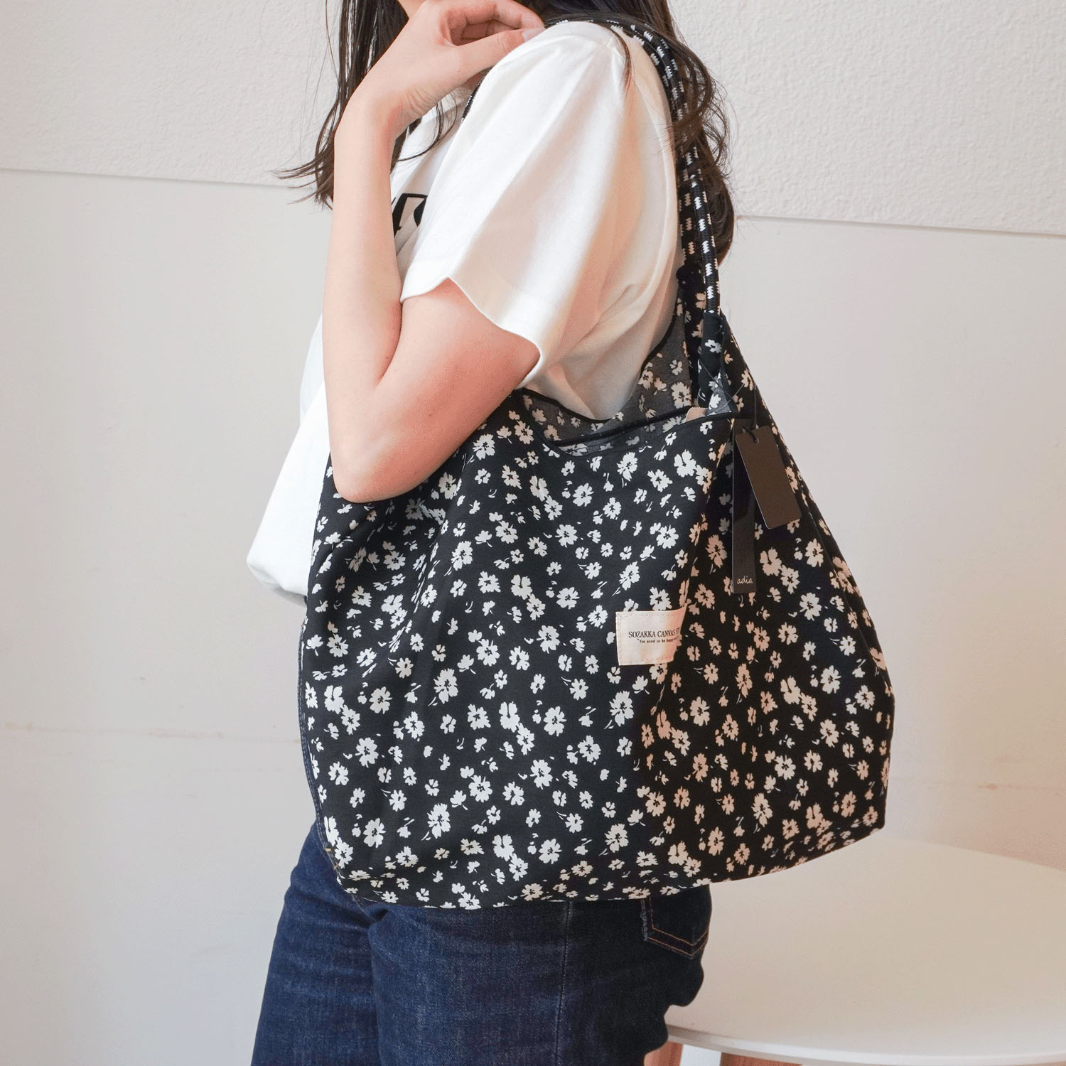 【72－00と82－00はエトワール別注柄】プリント2WAYバッグ - 画像4