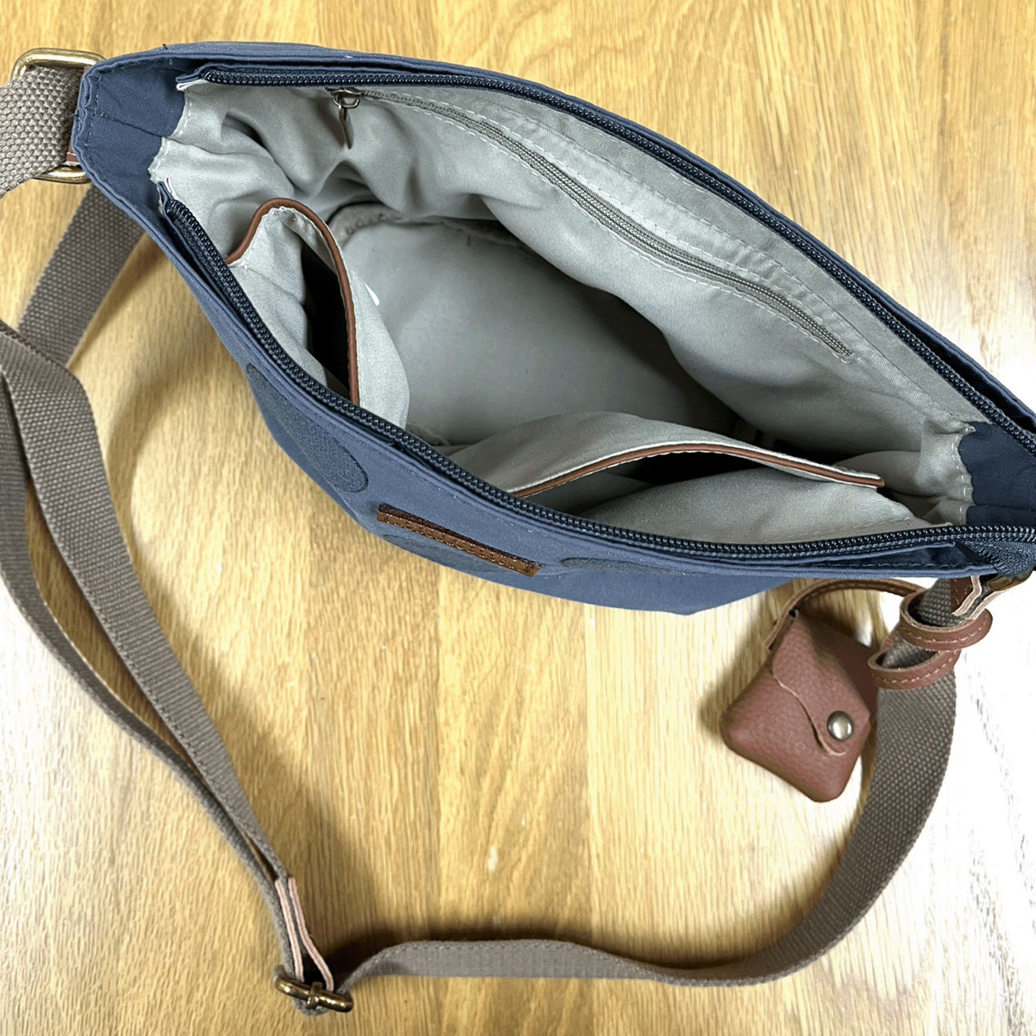 【在庫ある分で終了】toleur ドット刺繍横型ショルダーバッグ - 画像3