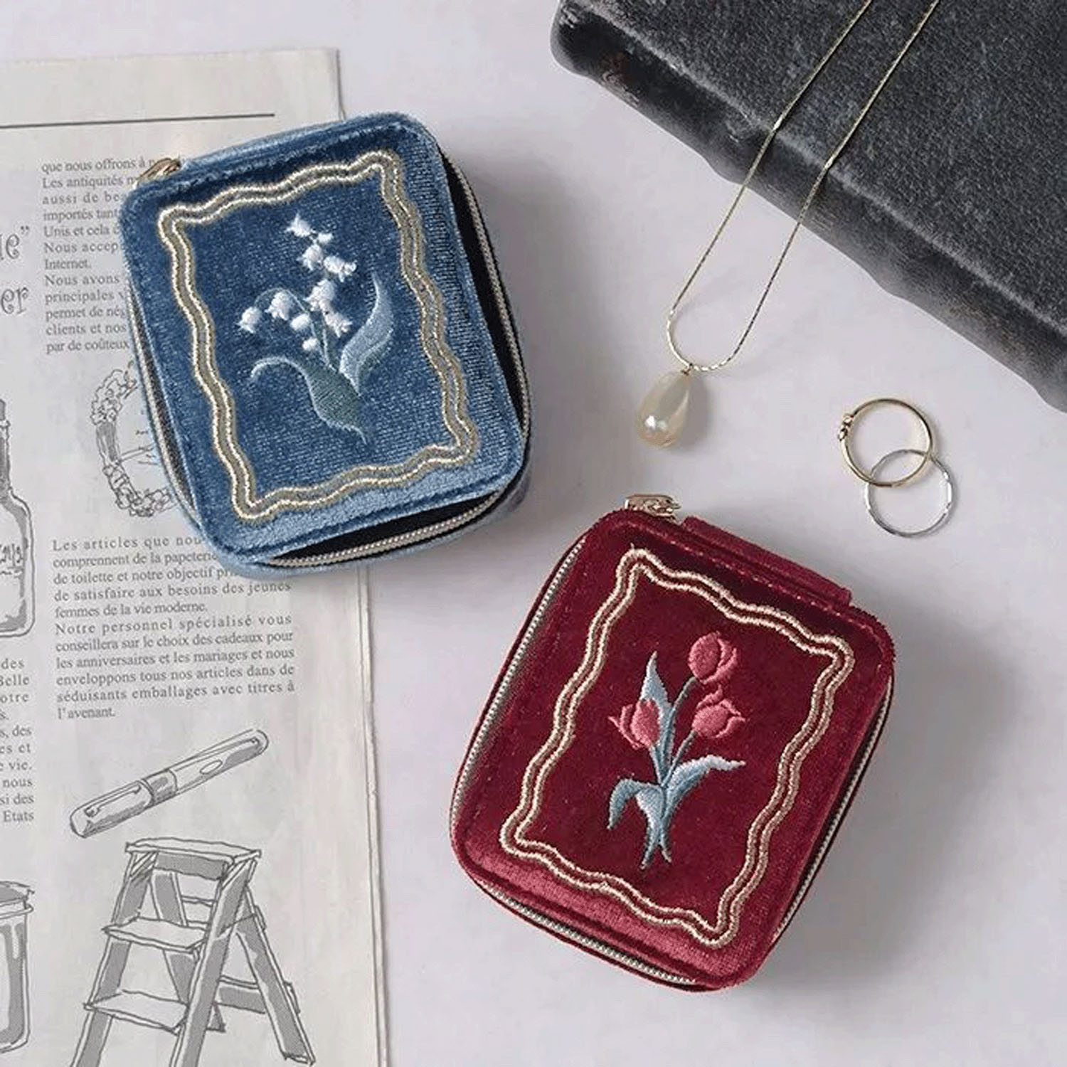 ベロア×フラワー刺繍 アクセサリーポーチ