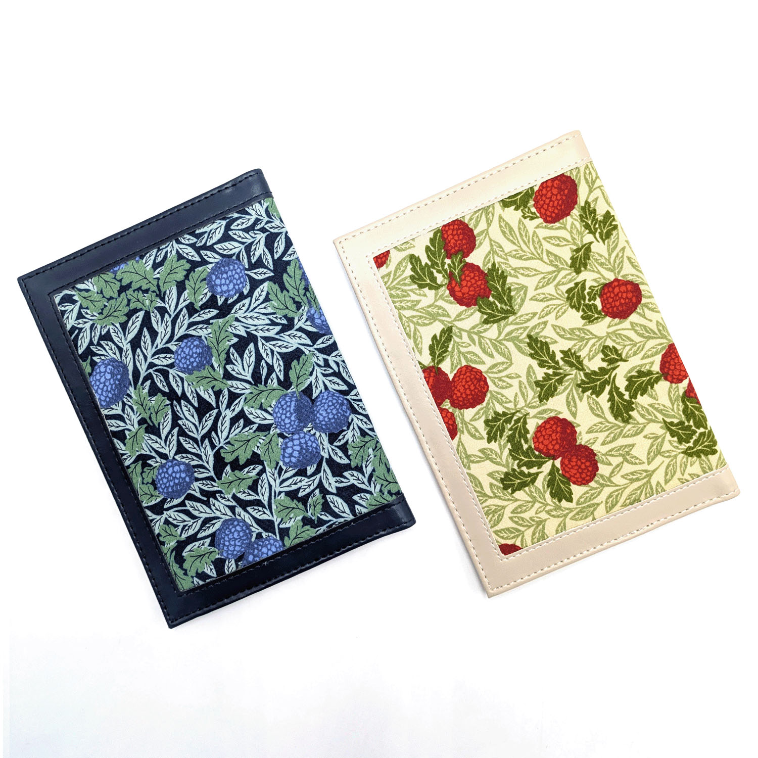 ベリー柄 保険証・お薬手帳ケース - 画像1