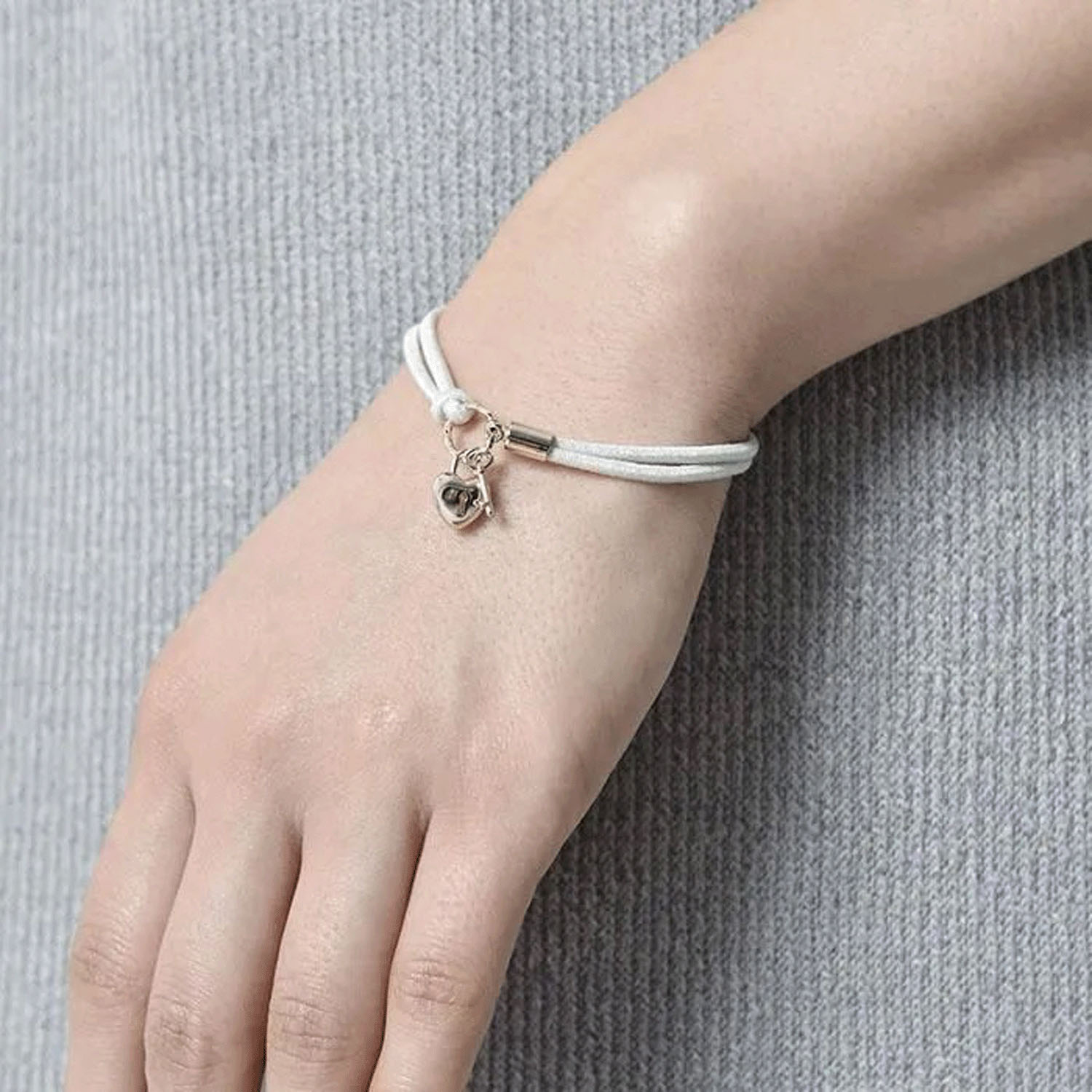 静電気軽減ヘアブレスレット ハートキー - 画像1