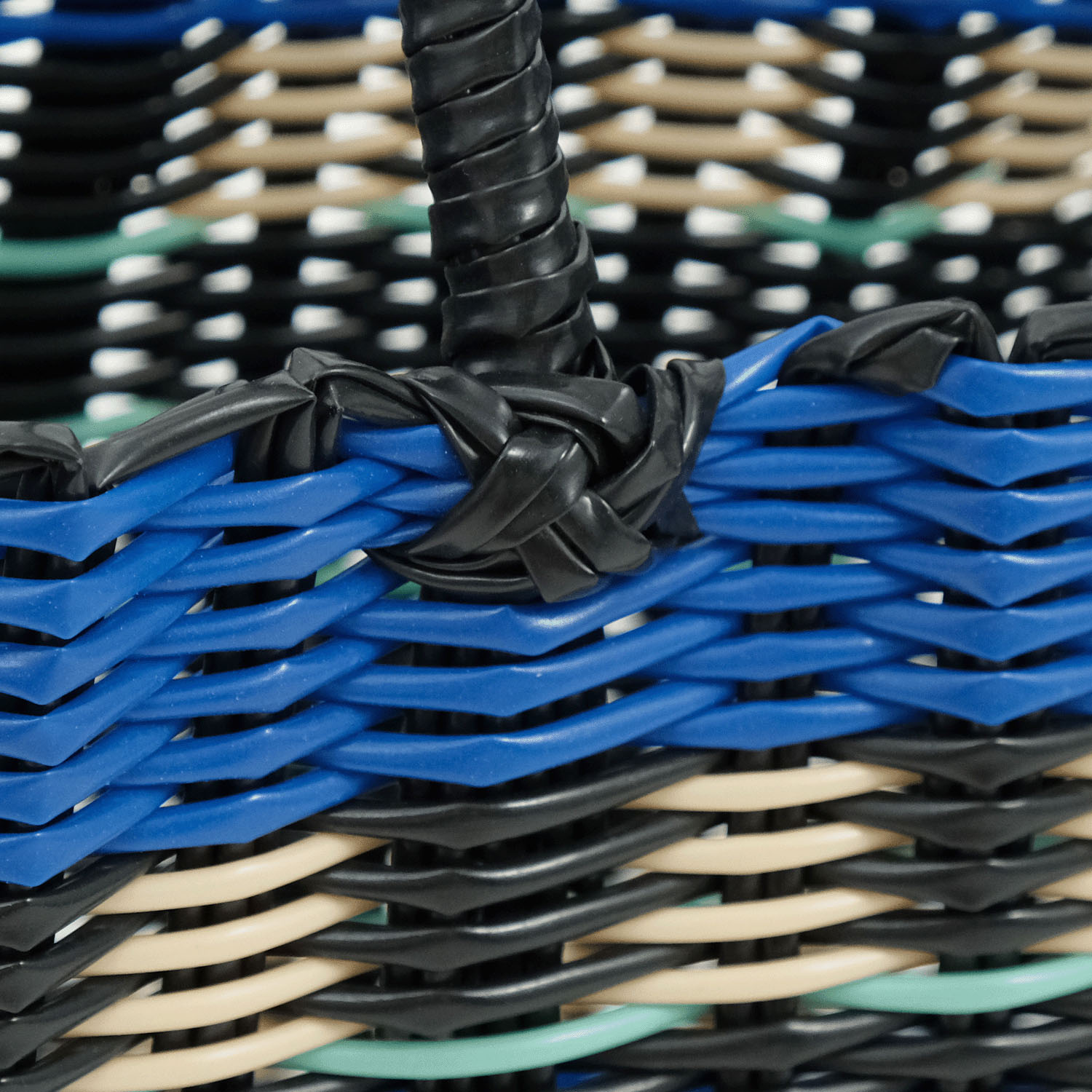 色の組み合わせが楽しいレジャーにぴったりなパーチャスバッグ - 画像14