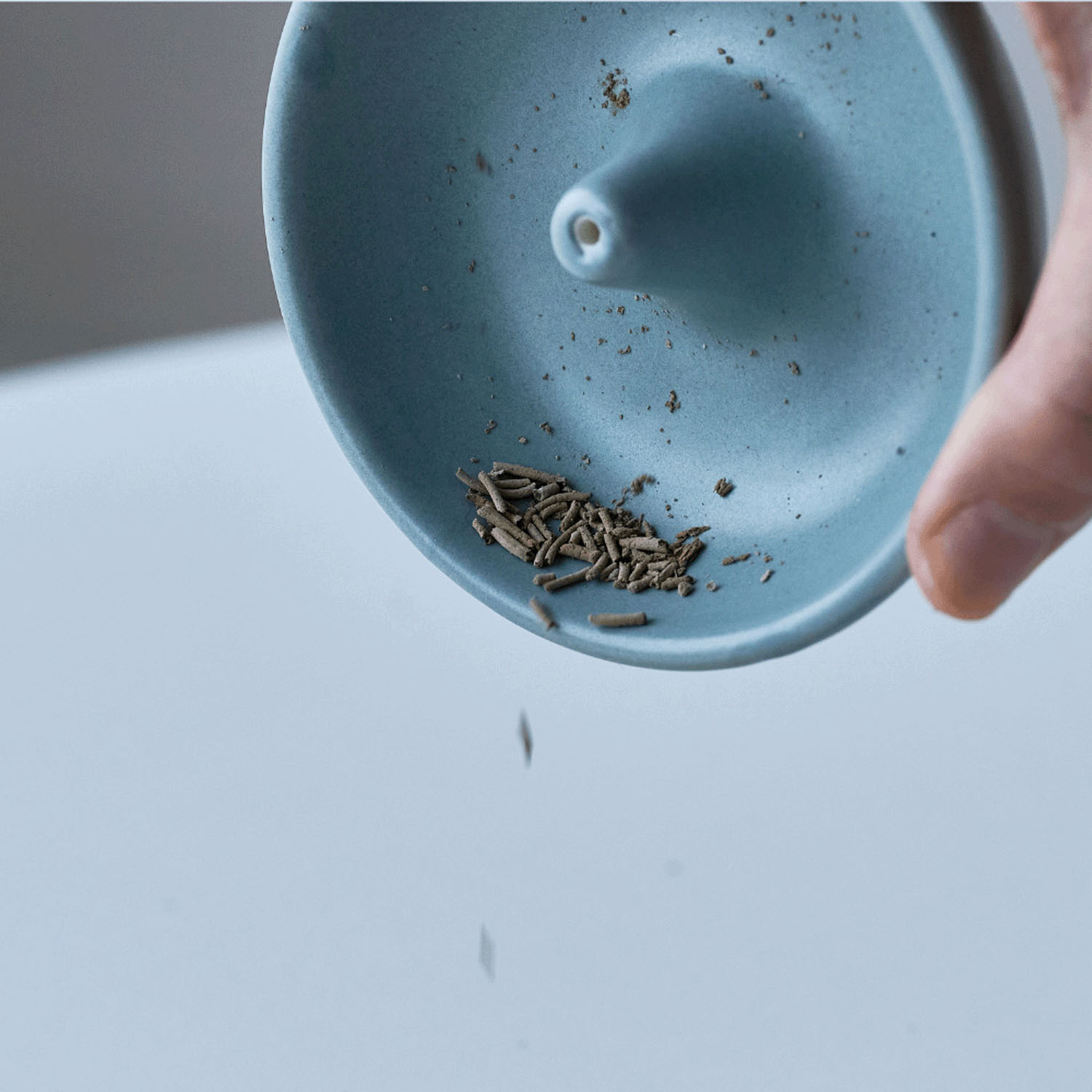 灰をためて捨てられる 陶器のベーグル香立て - 画像4