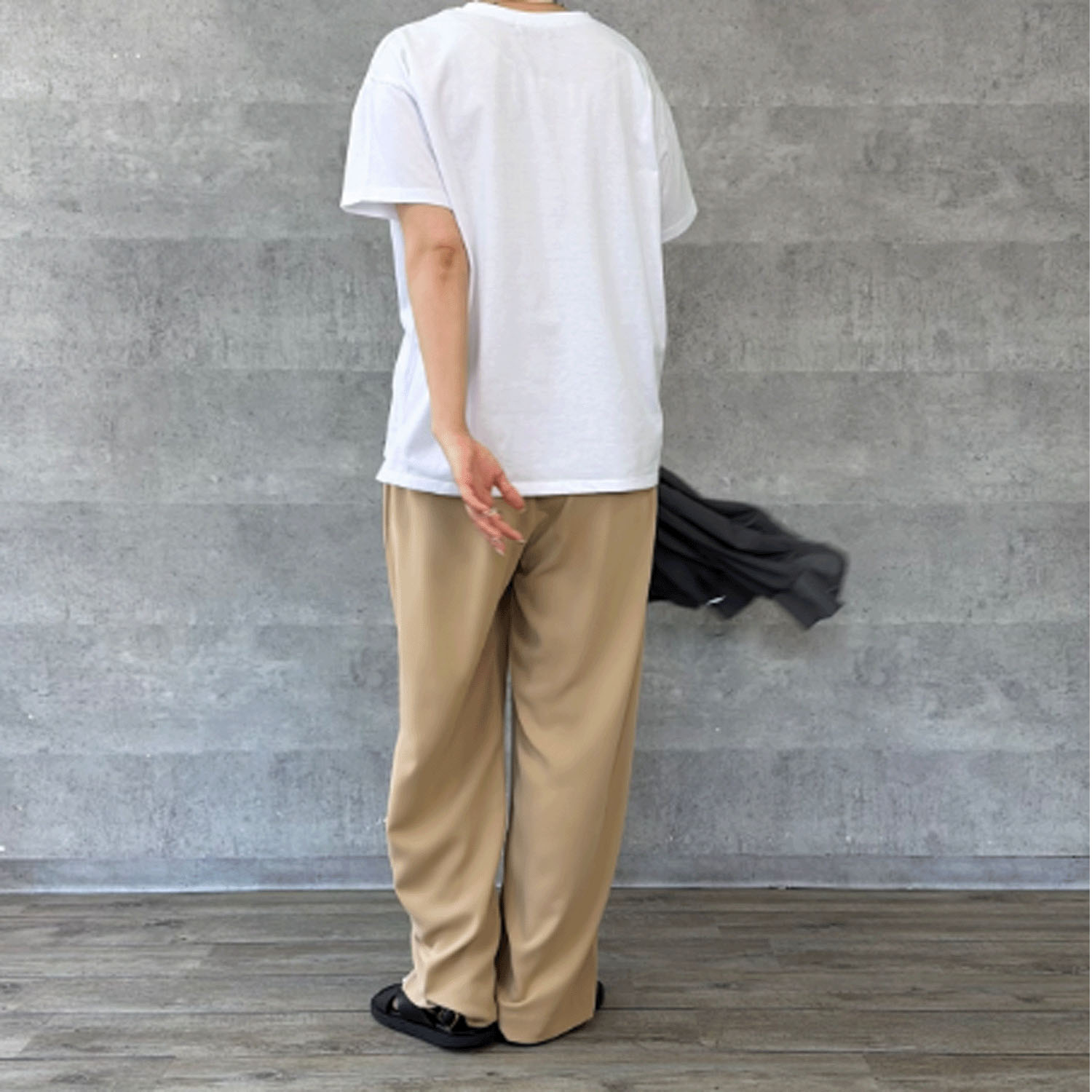 Anna Kerry ホットフィックスロゴTシャツ - 画像5