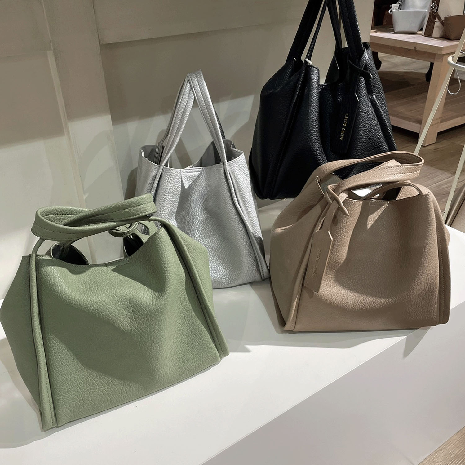 【エトネット限定】cachecache ミニショルダー付ソフトレザー調ミニバッグ - 画像2