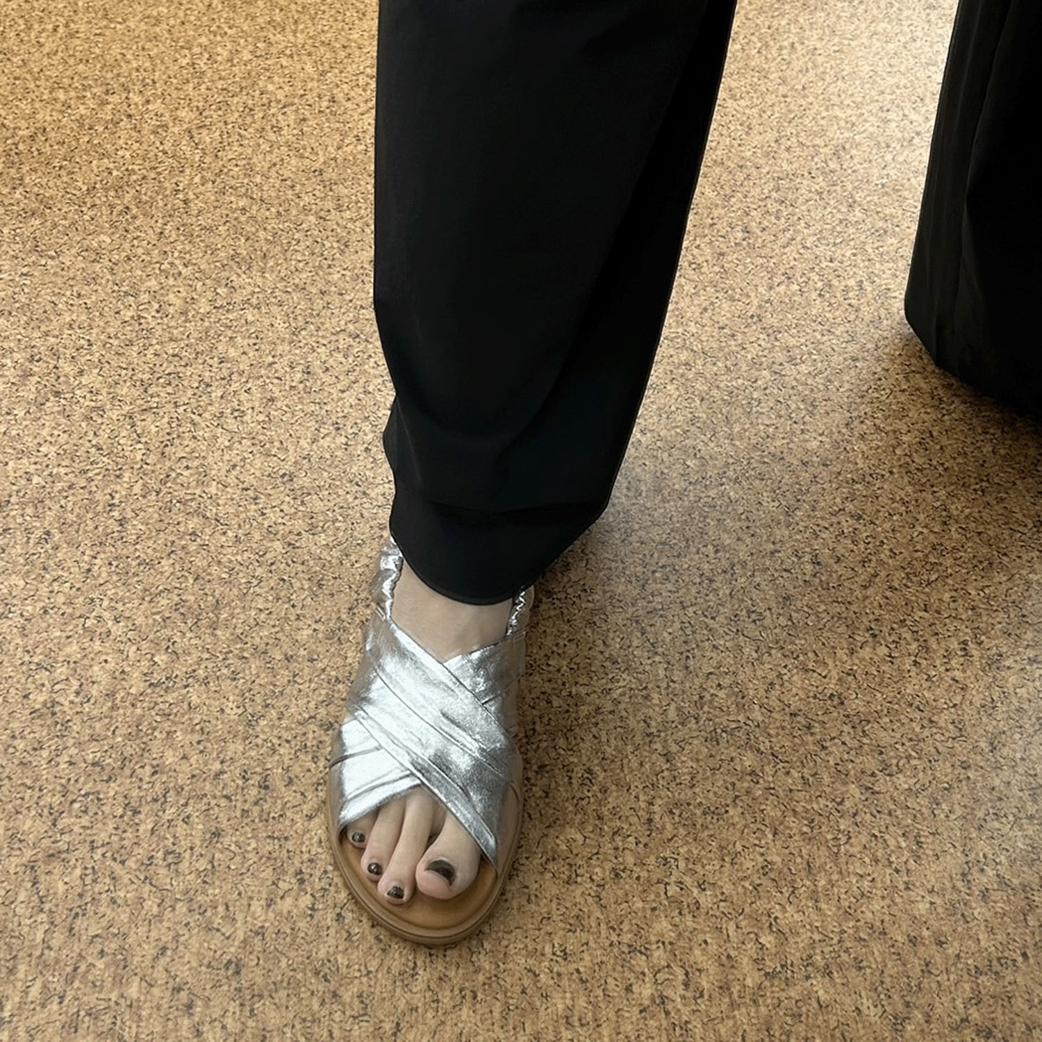 BARI ギャザーストラップサンダル - 画像2