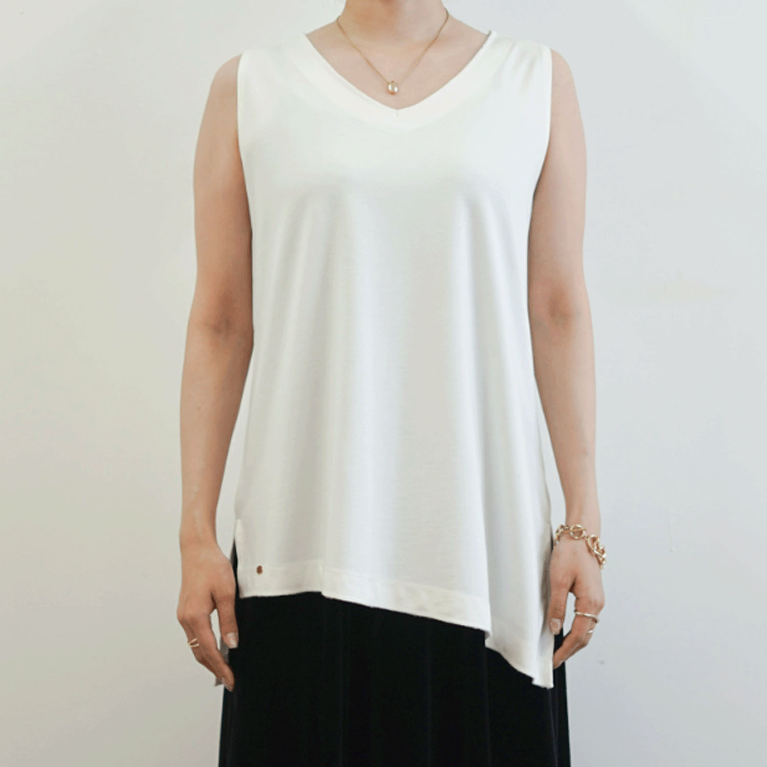 SEVEN SENSE 脇高！重ね着にも使えるアシメタンク