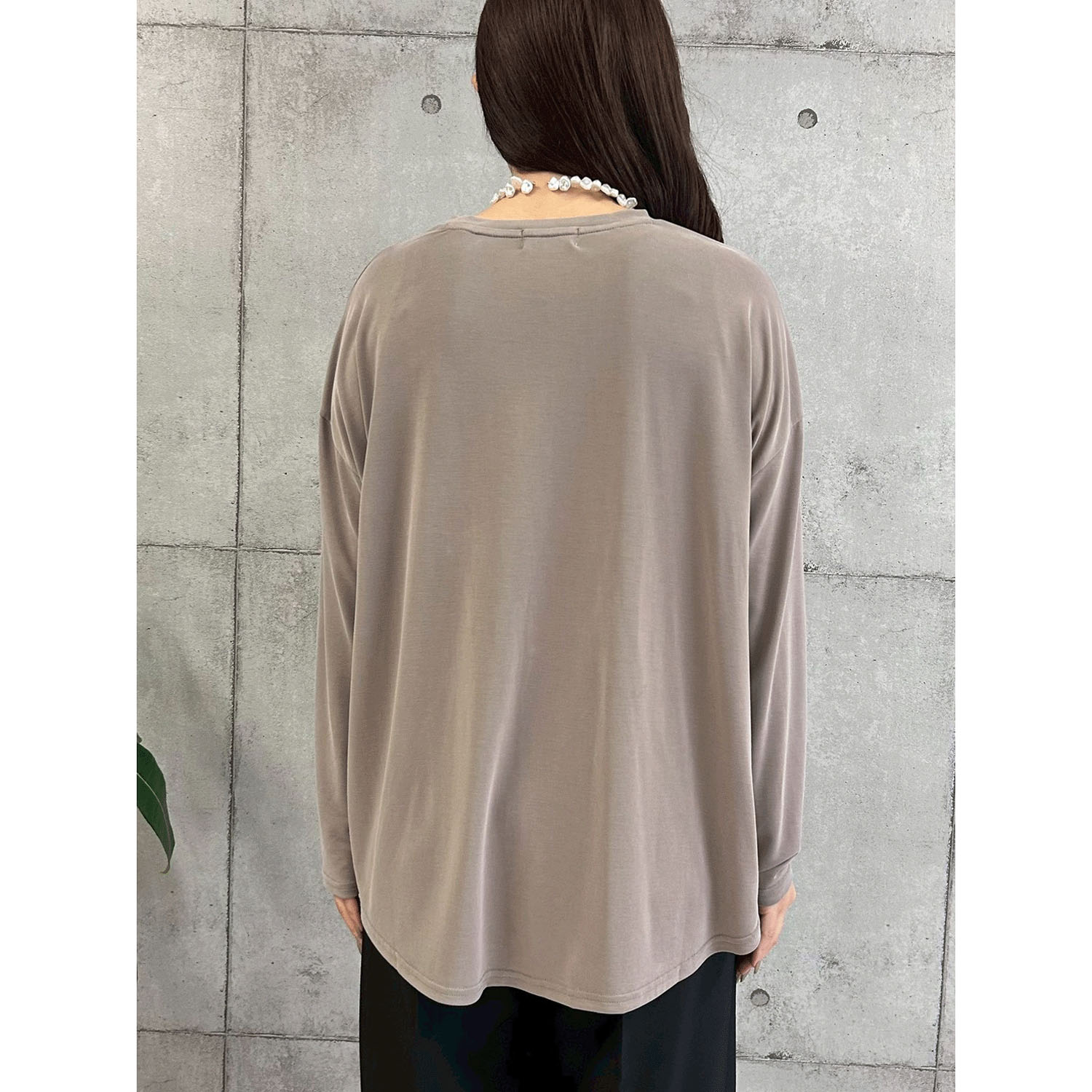 ROSIEE ソフトな風合いフロッキープリントTシャツ - 画像16