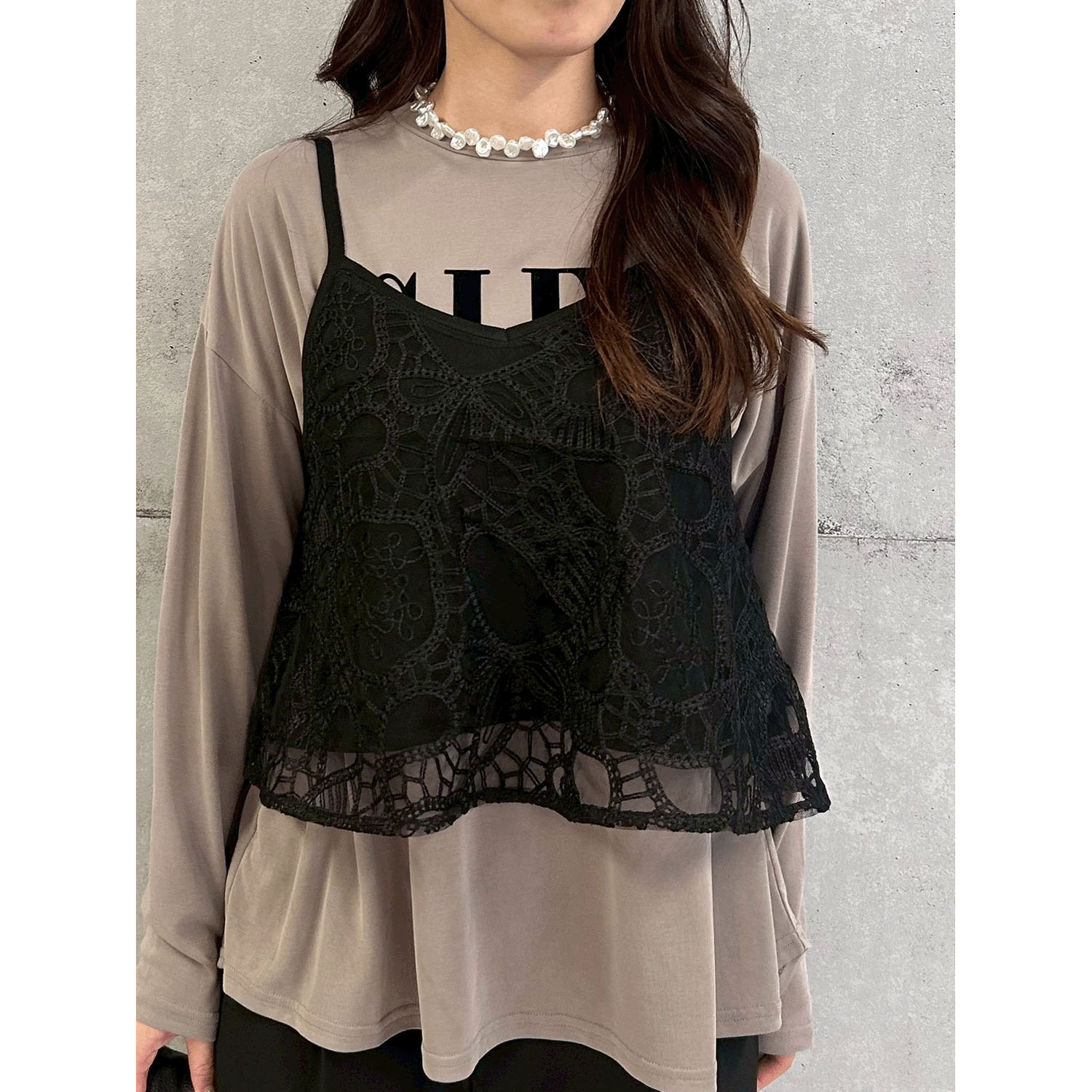 ROSIEE ソフトな風合いフロッキープリントTシャツ - 画像17