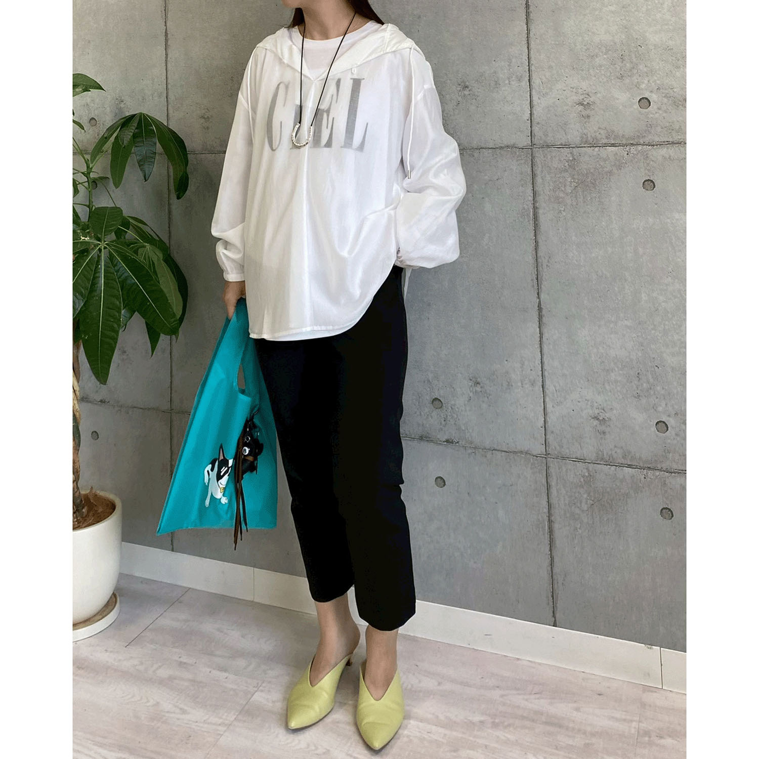 ROSIEE ソフトな風合いフロッキープリントTシャツ - 画像8