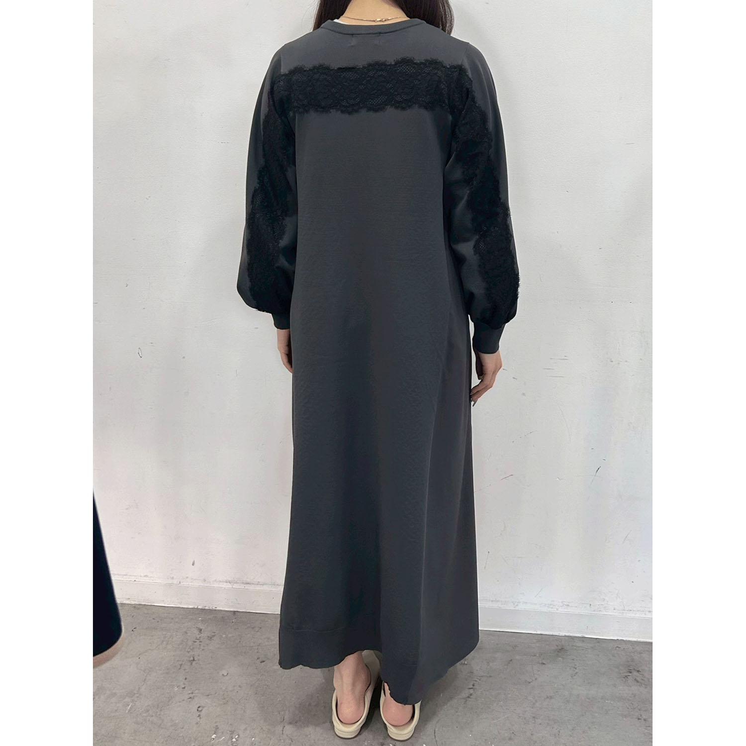 【Insta Live】ROSIEE 後レースライン布帛ニットワンピース - 画像2