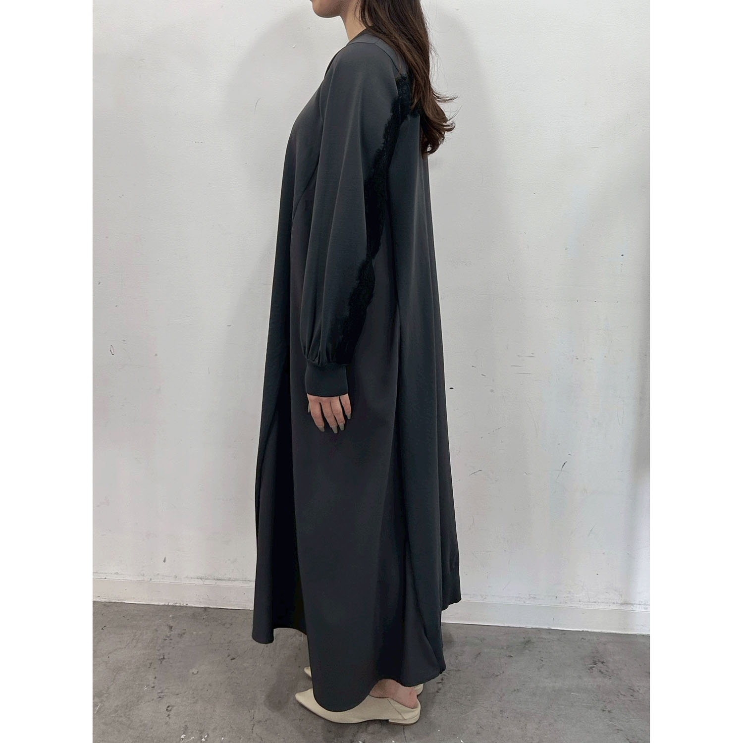 【Insta Live】ROSIEE 後レースライン布帛ニットワンピース - 画像4