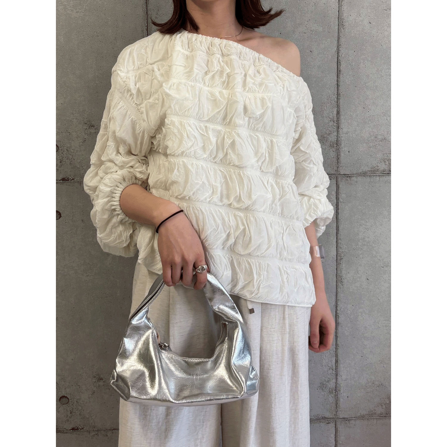 ROSIEE シャーリング魔法ブラウス - 画像3