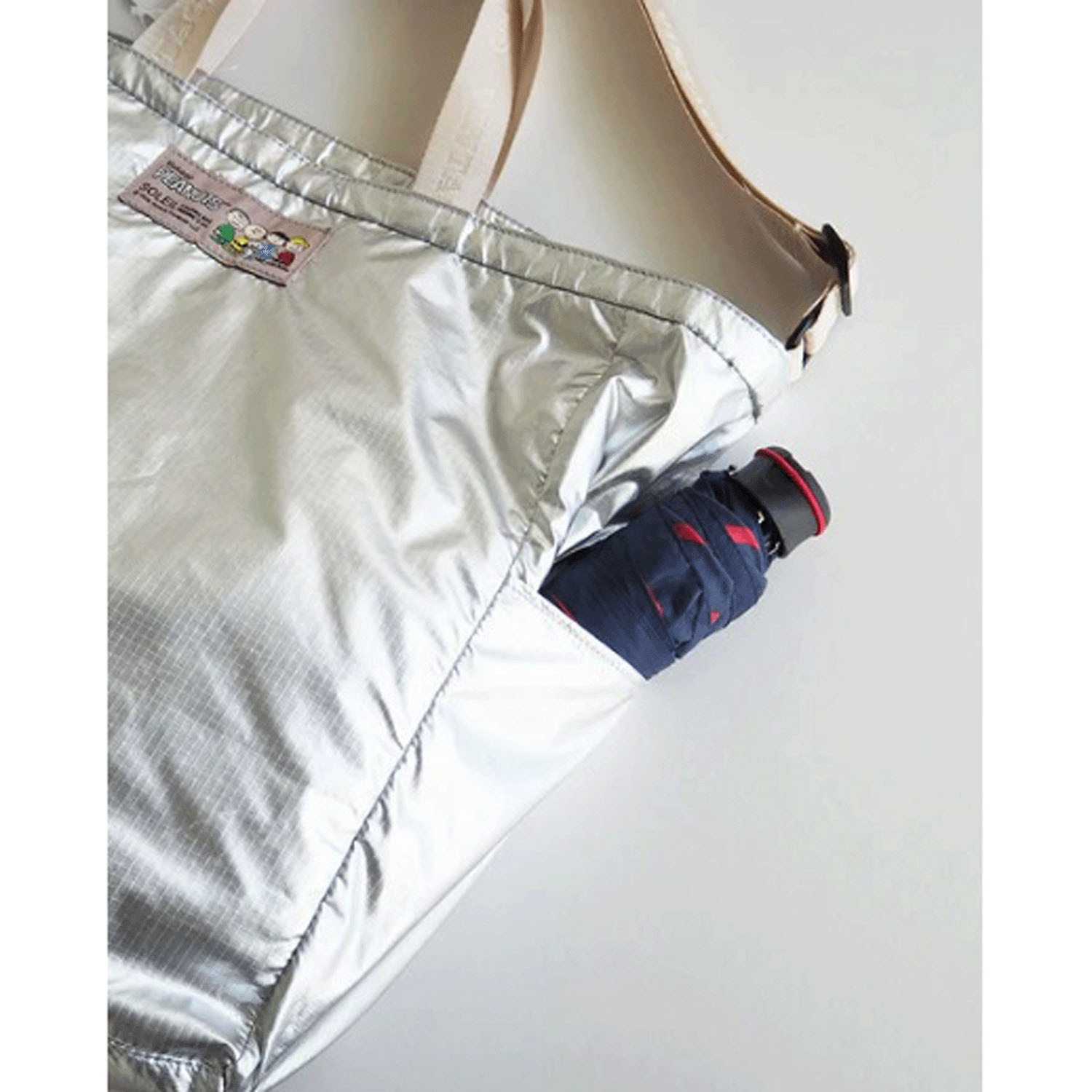 スヌーピー SOLEIL 撥水トートL （PEANUTS） SILVER - 画像2