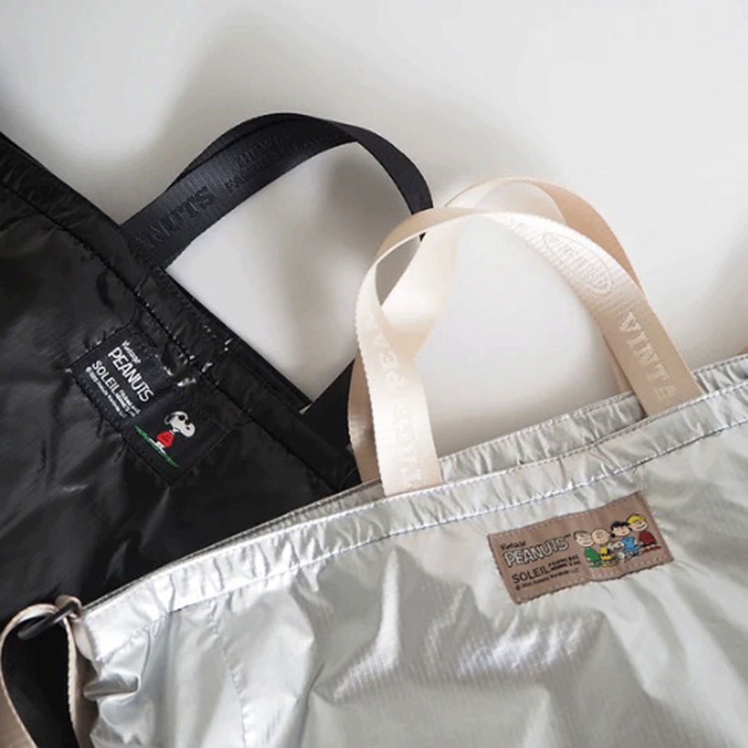 スヌーピー SOLEIL 撥水トートL （PEANUTS） SILVER - 画像4