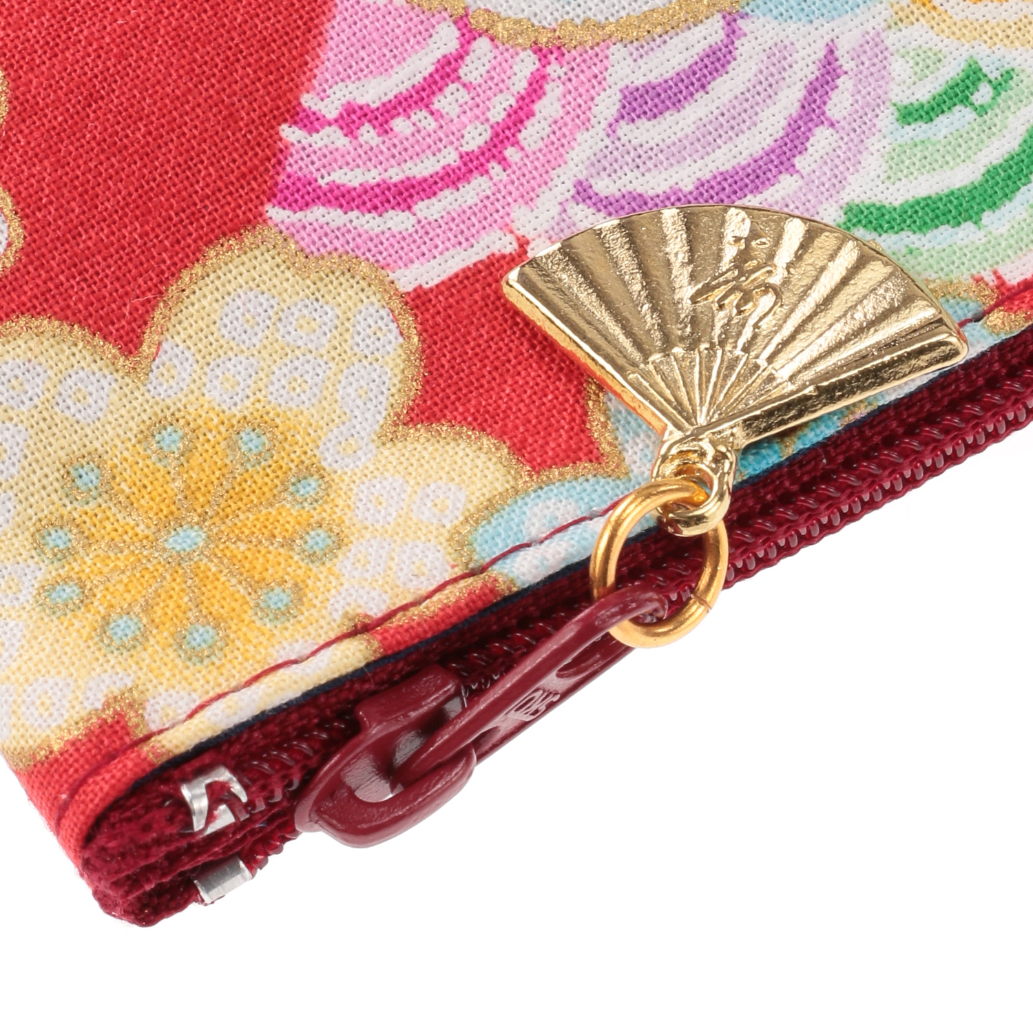 【2026年4月1日より価格変更】花小紋 金扇付き角平ポーチ - 画像3