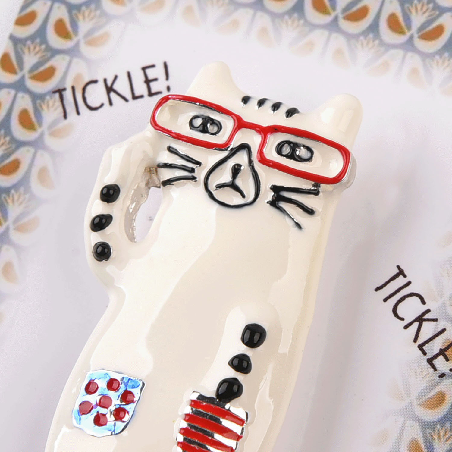 親指サイズのブローチ ネコザワさん - 画像3