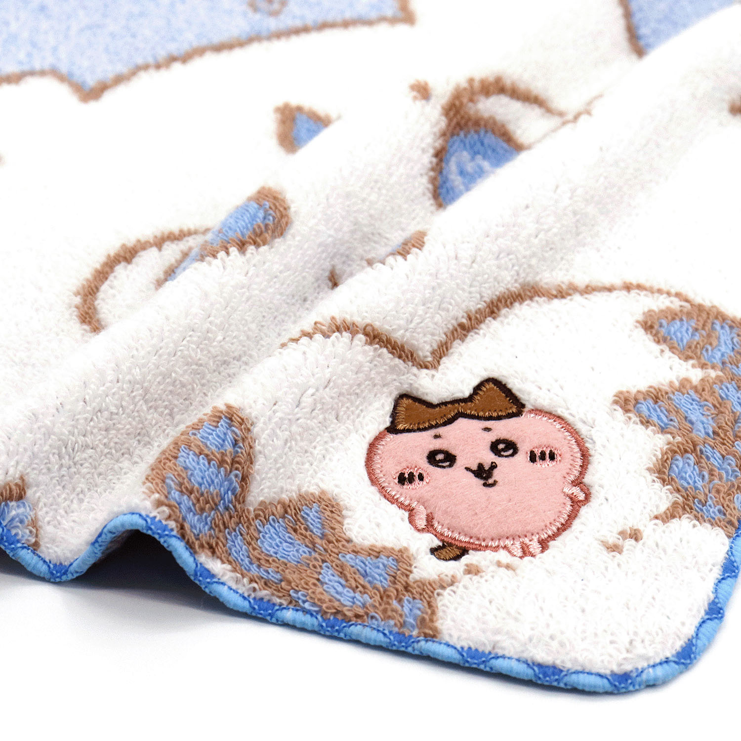 ちいかわ  かたまってるよ タオルハンカチ ブルー／ハチワレ - 画像2